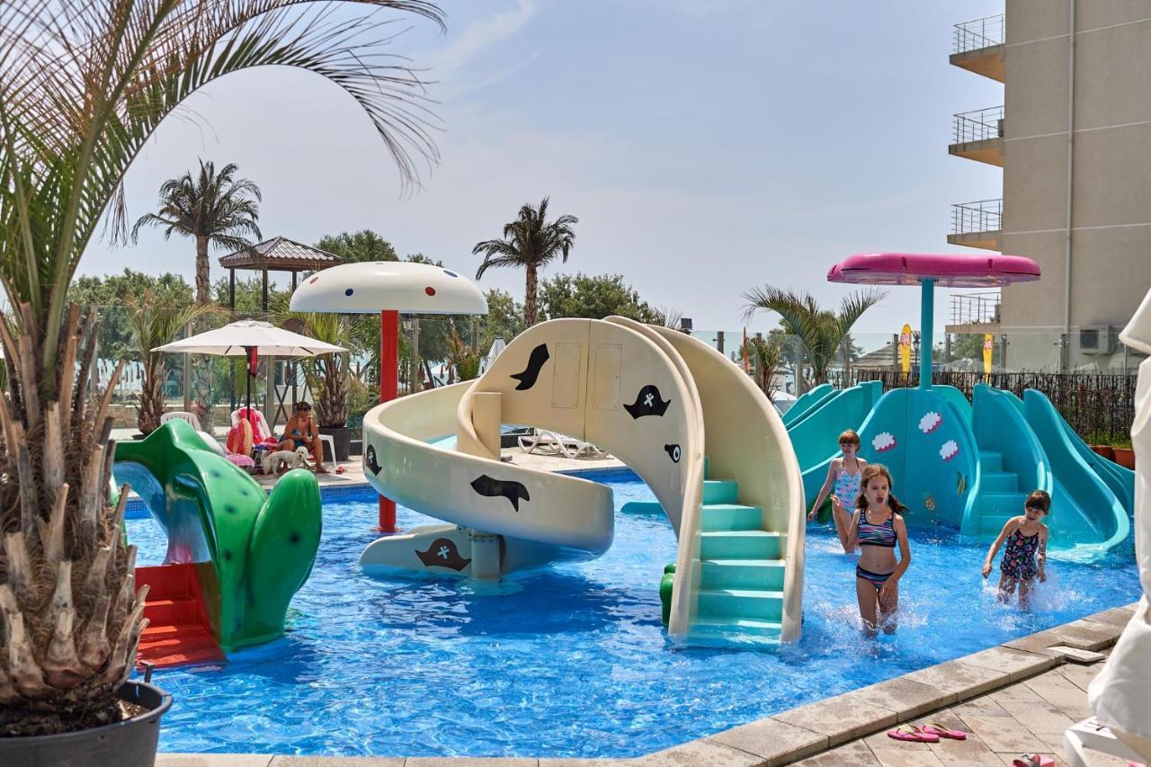 Sunrise Aparthotel Pool & Spa Mamaia Nord ナボダリ エクステリア 写真